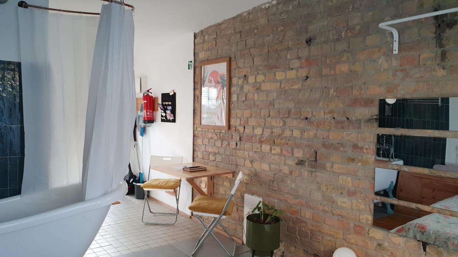 Squat Deluxe Berlin, The Hostel Екстер'єр фото